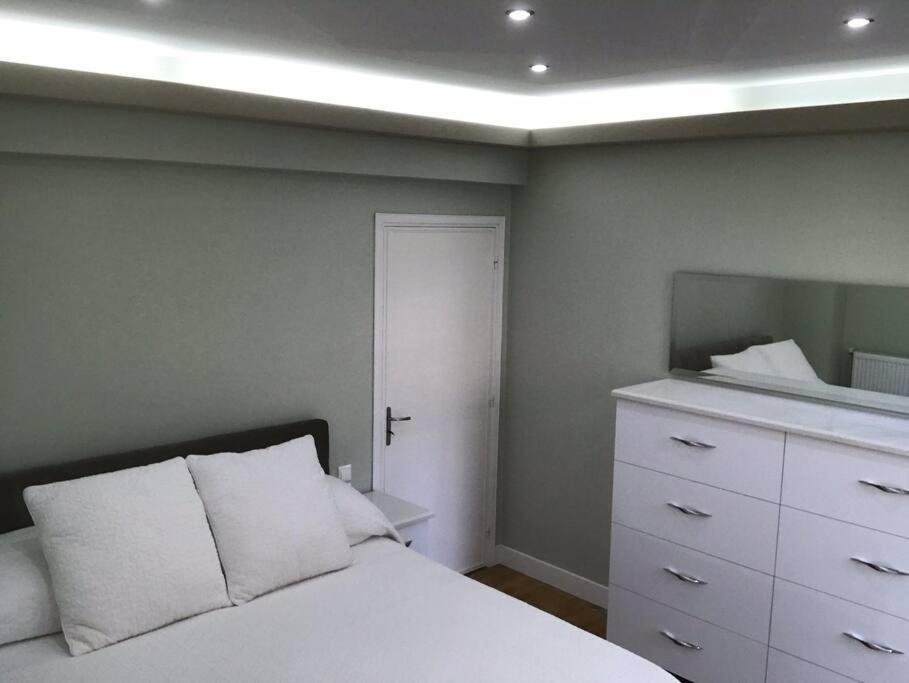 אתונה Finer Things Flisvos Beach Condo In Palaio Faliro מראה חיצוני תמונה